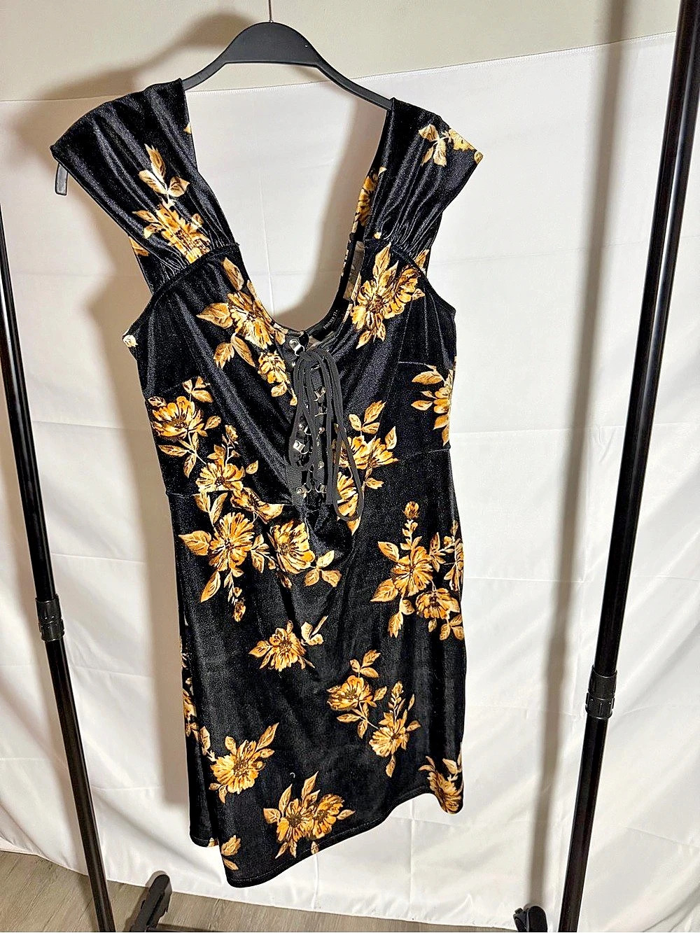 Forever 21 Floral Lace-Up Mini Dress in Black & Yellow Size XS